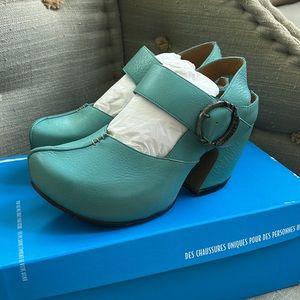 John Fluevog Leader Prepare Maryjane in Aqua. Size 7